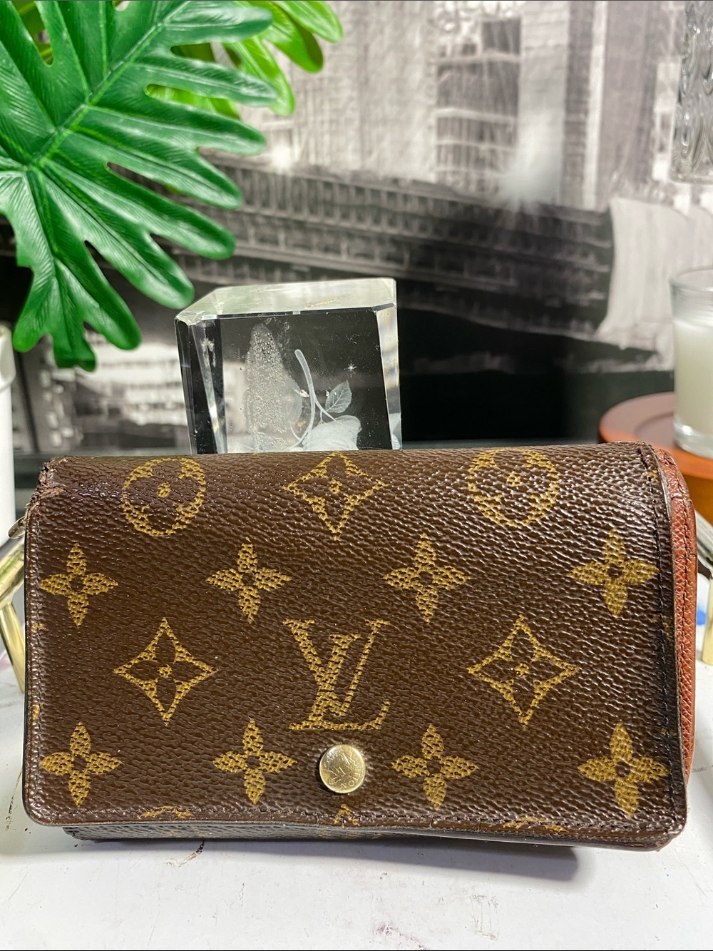 Authentic Louis Vuitton Vintage Monogram Bifold Zippy Wallet - Picture 5 of 17